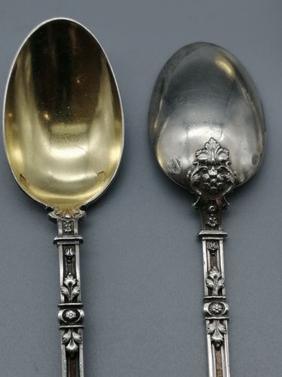 null Six silver coffee spoons 1st title 925‰, of neo-renaissance style, with scrolls...