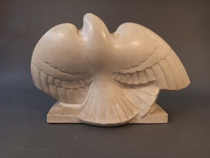 null LEJAN (XXème siècle)


Couple de pigeon


Céramique craquelée blanche, marque...