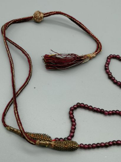 Indian necklace made of garnet beads mounted...