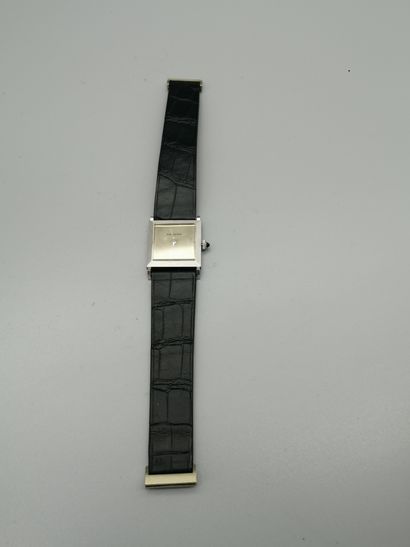 null BOUCHERON, OMEGA movement


Ladies' wristwatch in 18K white gold 750‰, square...