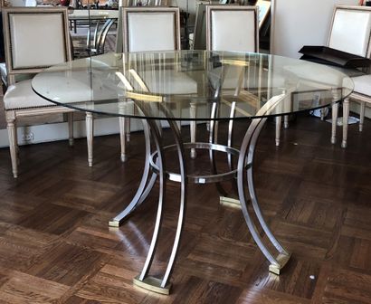 null House BAGUES

Round dining table with metal structure and glass top.

Work of...