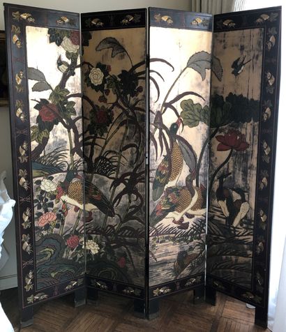 null In the taste of CHINA

Four-leaf lacquer screen decorated with waders and birds...