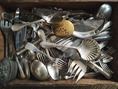null Strong lot of silver plated metal composed of several parts of table services...