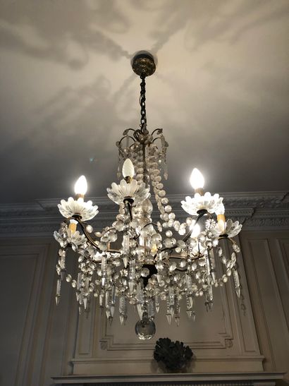 Eight arms chandelier with dagger decoration...
