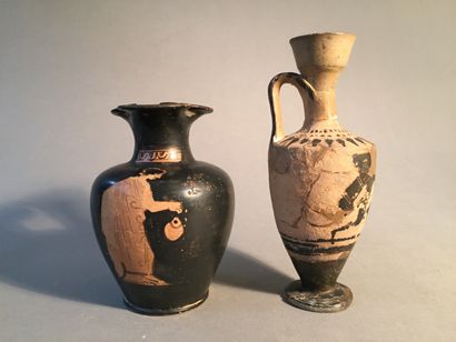 null Lot composed of a red-figured oenochoe decorated with an ephebe holding a vase...