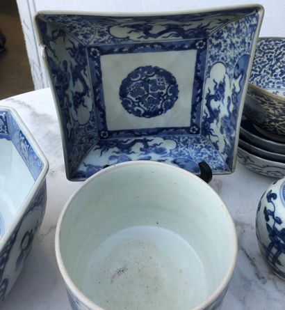 null A blue-white porcelain lot including many bowls, cups and dishes. Some marked....