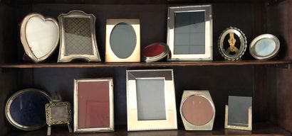null Lot of 15 silver plated photo frames. 

Small damages and accidents.