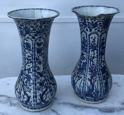null A pair of porcelain horn vases with blue and white underglaze decoration. China,...