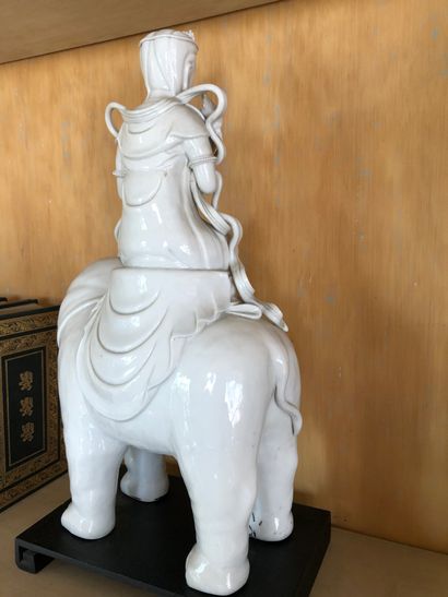 null CHINA

Divinity riding an elephant.

White glazed porcelain.

Small chips and...