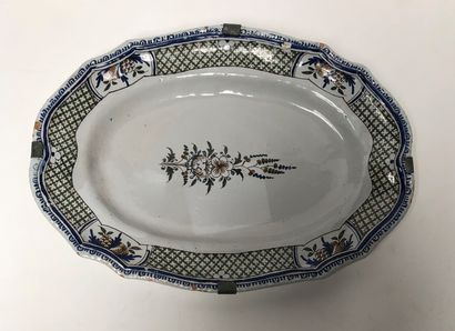 null Lot including :

- A large oval Rouen earthenware dish, 18th century

Small...