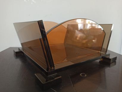 null Ettore SOTTSASS (1917-2007)

Smoked glass centerpiece, two rectangular flared...
