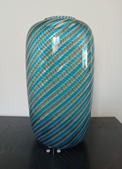null VENINI

Vase de Murano en verre filigrane en bleu et gris. 

Edition des années...