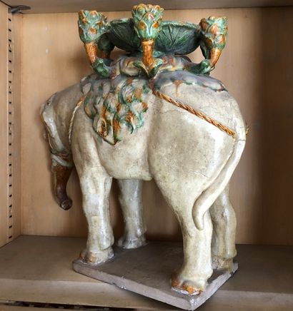 null Travail dans le goût de la CHINE

Eléphant en terre cuite vernissée polychrome.

Petits...