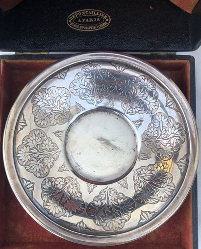 null ODIOT in Paris 

Silver cup and saucer decorated with foliage. Shocks and dents....