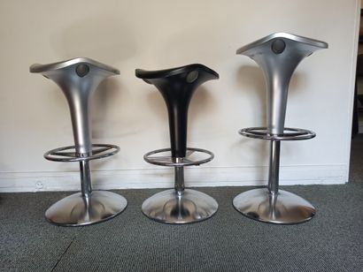 null Raul BARBIERI (born 1946)

Set of three Zanzibar Rexite stools with chrome base....