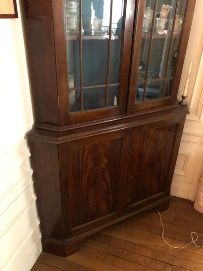 null JOINT WITH 260 Mahogany and mahogany veneer Chippendale Corner Cabinet, opening...