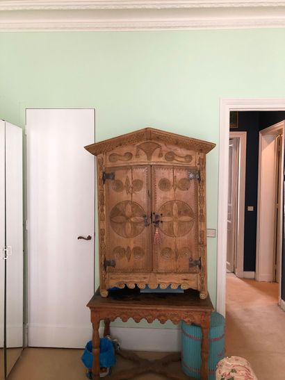 null Popular Portuguese work

Small carved wood two doors cupboard

129 x 96,5 x...