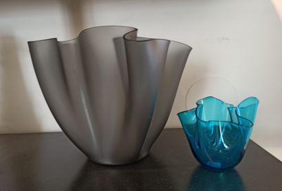 null Pietro CHIESA (1892-1948)

Cartoccio" vase (model created in 1932) in grey opaque...