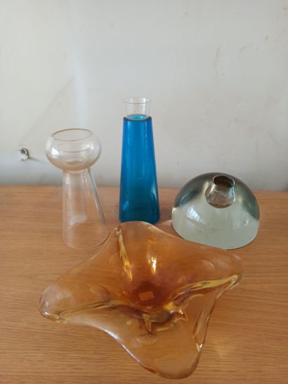 Lot including : 
- Two Foscarini glass vases....