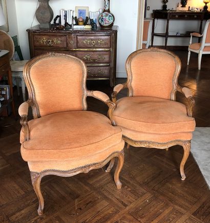null Pair of cabriolet armchairs in carved moulded wood

Louis XV period

Restorations,...