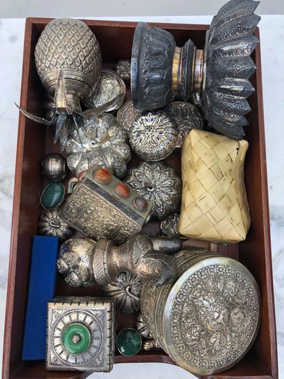 null Important lot of silver plated metal boxes and miscellaneous.