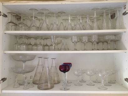 Various parts of engraved crystal glasses services. About 60 glasses. 
 
Two goblets...