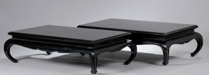 null THÀNH LÊ 

Pair of rectangular low tables in black lacquered wood. Cambered...