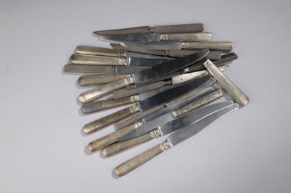 null LOT comprising: 

- nine table knives, the handle stuffed in silver 1st title...