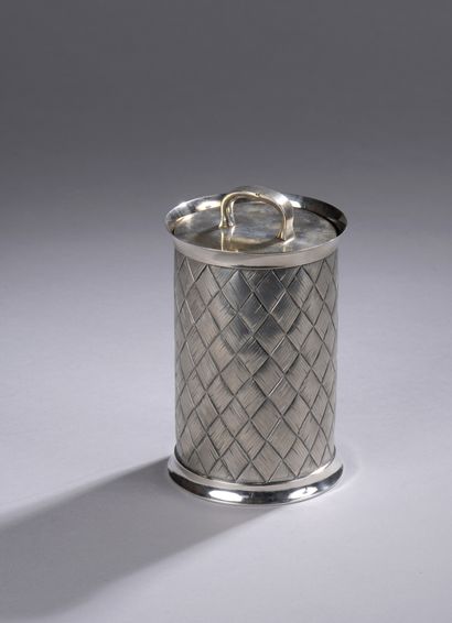 null A silver TEA BOX 2nd title 854‰, 84 zolotniki, of tubular form standing on the...