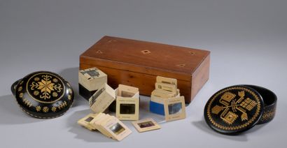 null LOT including two black lacquered wooden boxes with straw marquetry and a box...