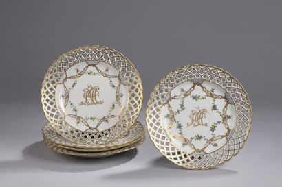 null VIENNA, 18th century, circa 1765-1770 

SET OF FIVE SMALL porcelain dishes with...