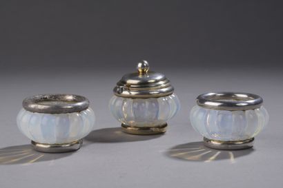 null A PAIR OF SALONS AND MOUTARDIER in opaline glass and silver setting 1st title...