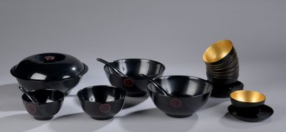 null THÀNH LÊ

TEN BOWLS AND FOUR SPoons in black lacquered wood and gilded.

One...