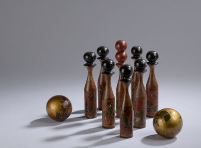 null Khokhloma bowling set with eight pins and two balls.

Russian work