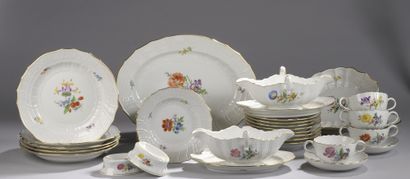 null MEISSEN, 19th century

Porcelain service with edges in light relief of crossed...