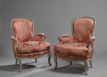 null Pair of cabriolet armchairs in moulded and carved wood with flowers. Curved...