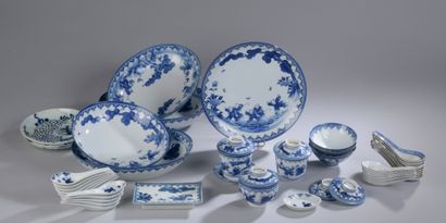 null LOT of Chinese porcelain tableware and miscellaneous with blue camaieu decoration...