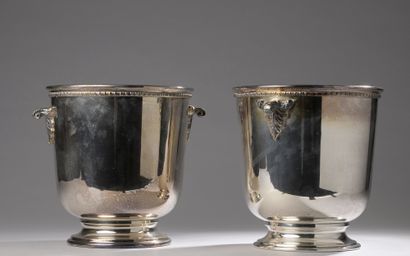 null TWO CHAMPAGNE BOWLS in silver plated metal. The handles in acanthus leaf. One...