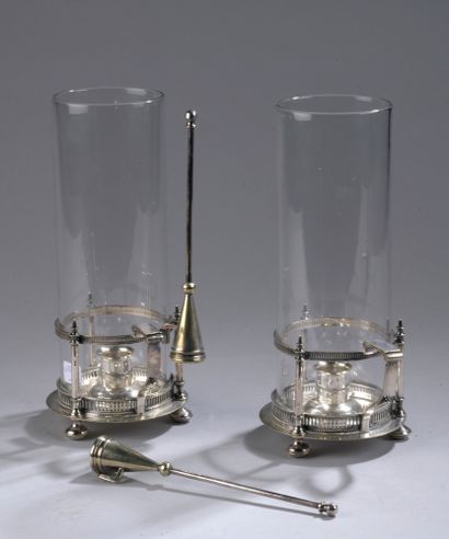 null Pair of silver-plated metal PHOTOPHORES, tubular shape, standing on three legs,...