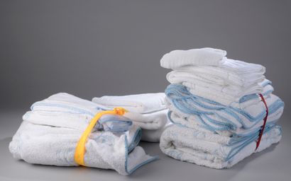 null LOT of terry towels and bath mats.