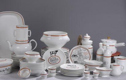 null AUTEUIL

Porcelain serving set including sixteen dinner plates, fourteen dessert...