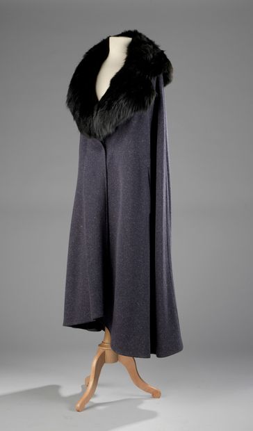 Yves SAINT-LAURENT Haute couture 
CAPE en...