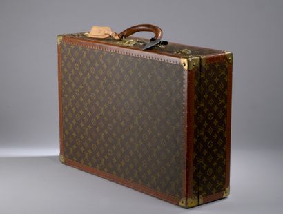 null Louis VUITTON

ALZER RIGID CASE in natural leather and Monogram canvas. Numbered...