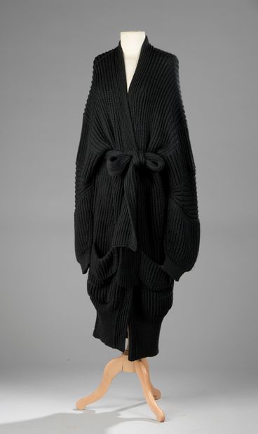 null Sonia RYKIEL Paris

GILET long black woolen coarse mesh. With its belt and hat....