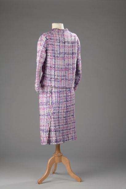 null CHANEL Haute couture

Woolen skirt in mauve, blue and pink tones. 

About 1966....