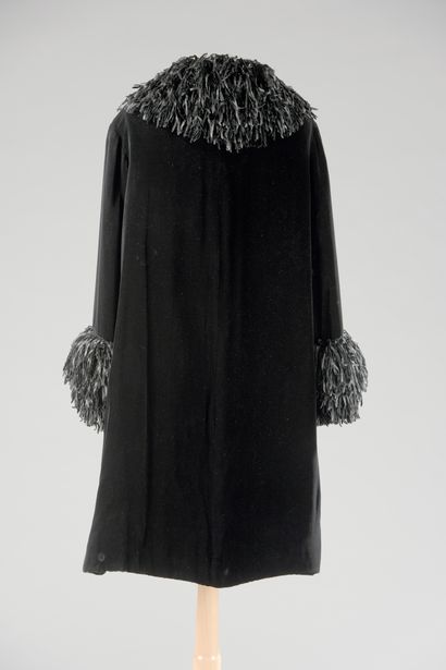 null Christian DIOR Haute couture - Collection automne- hiver 1966. Numéroté 132075.

MANTEAU...