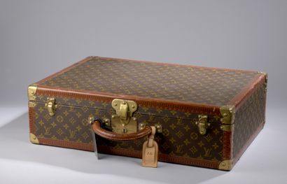 null Louis VUITTON

VALISE RIGIDE ALZER en cuir naturel et toile Monogram. Numérotée...