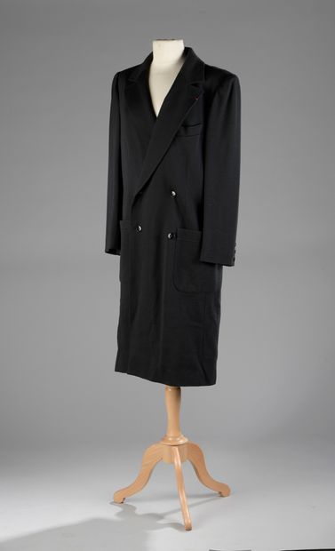 null Sonia RYKIEL Paris

MANTEAU en laine noire brodé de la Légion d’honneur sur...