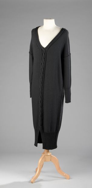 null Sonia RYKIEL

Woolen dress with twists on the front.