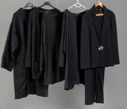 null LOT including : 

- a black woolen trouser suit. Embroidered with the Legion...
